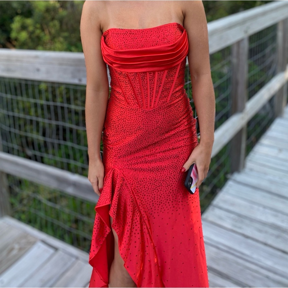 Chic Strapless Red Evening Dress